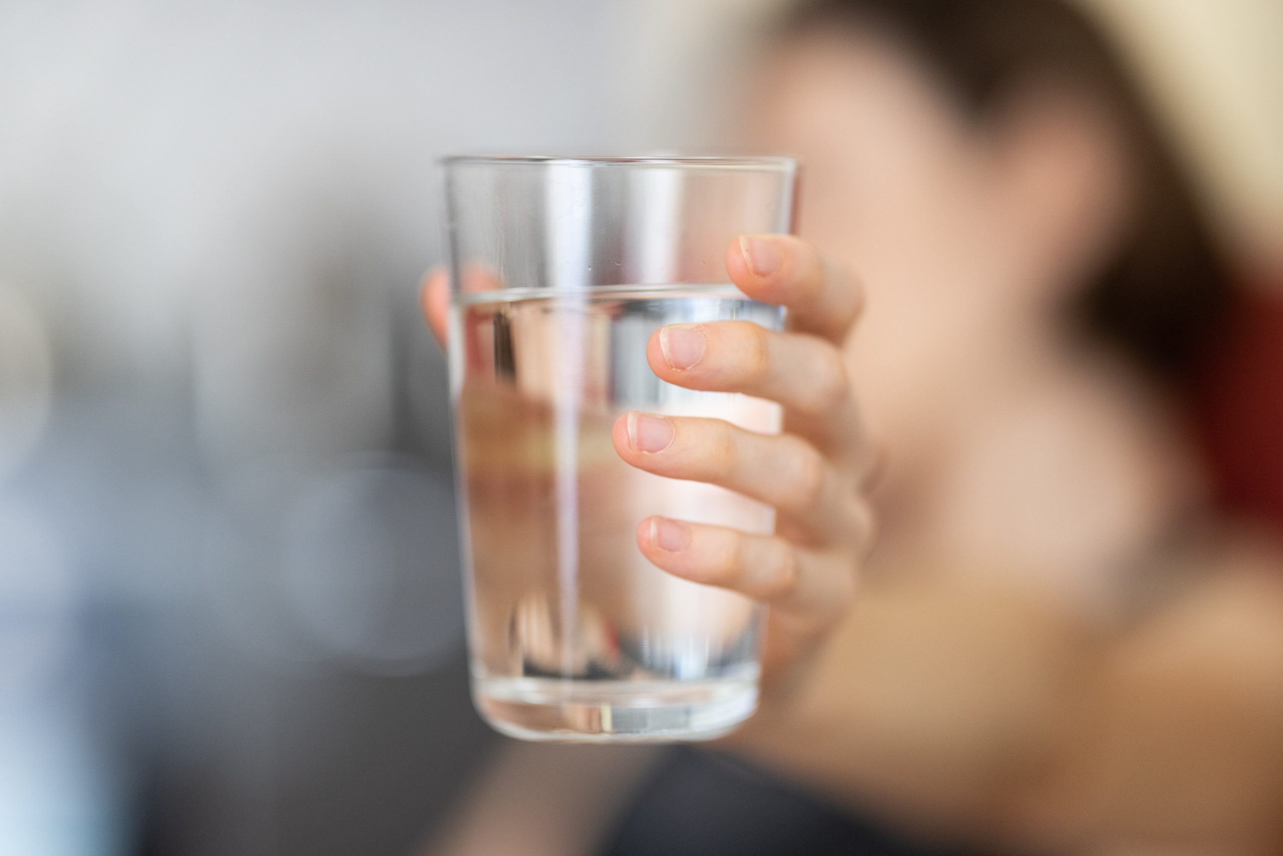 2 anledningar till varför du bör dricka mycket vatten